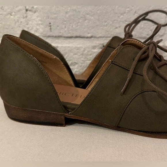 Restricted Open Side Lace Up Oxford Shoe - Green Suede - Used - Picture 5 of 7